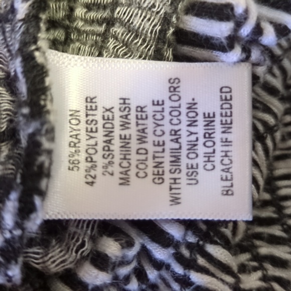 Pie in the sky crop top with line white/black - Picture 4 of 5